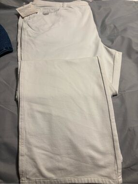 Beautiful Ashley Stewart women’s plus-size jeans, size 22W new without tags.